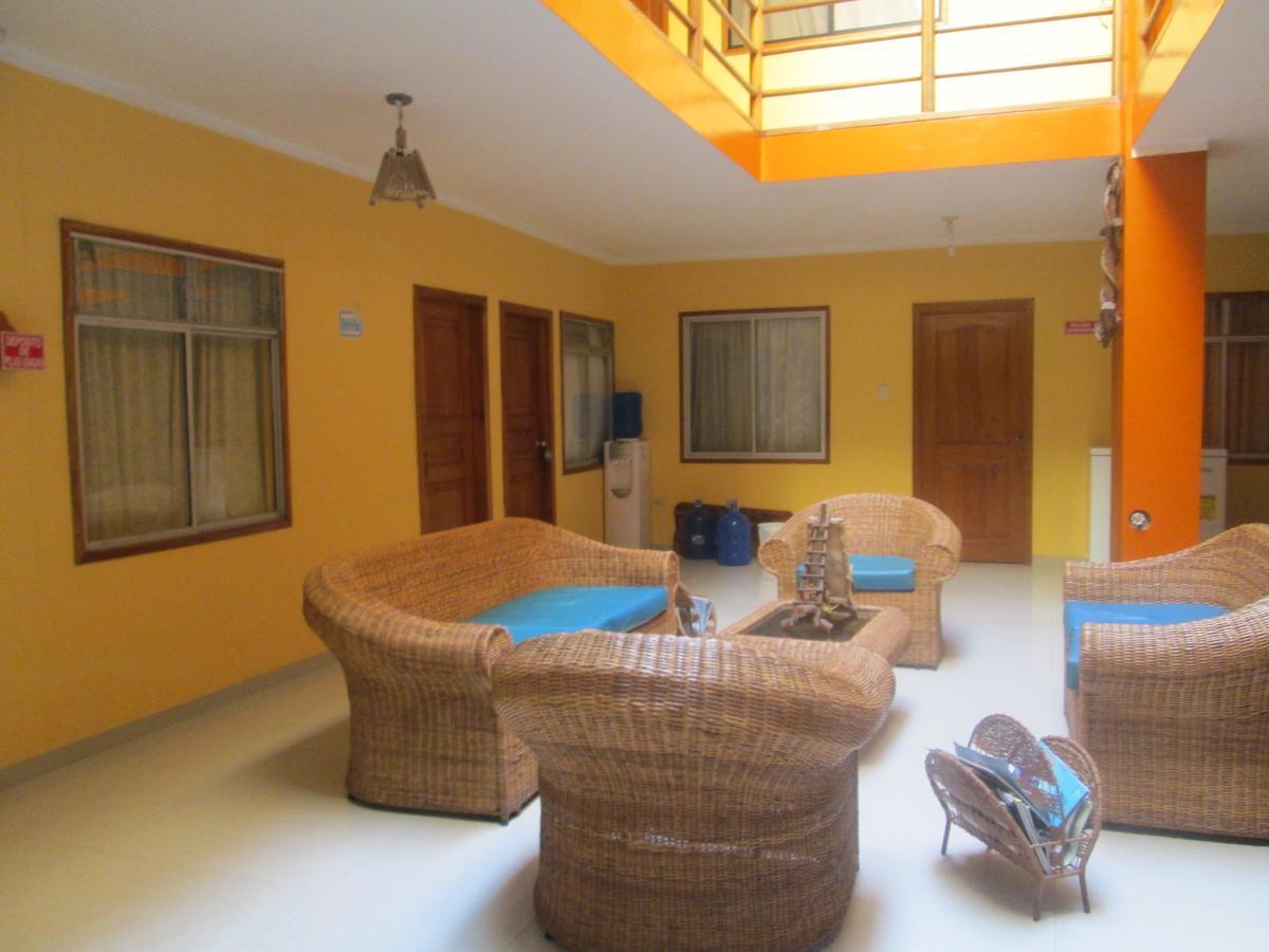 Hostal Leon Dormido Puerto Baquerizo Moreno Exterior photo
