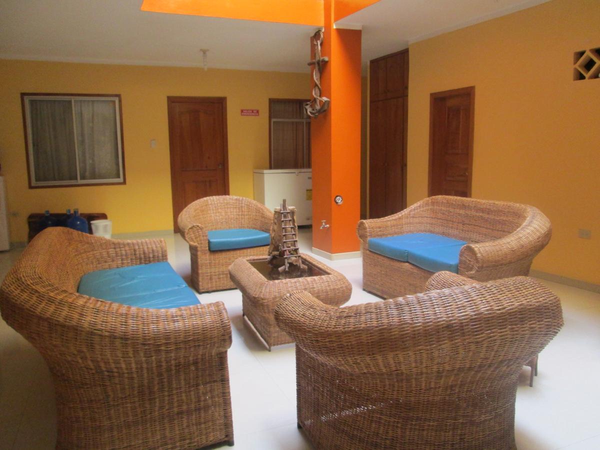 Hostal Leon Dormido Puerto Baquerizo Moreno Exterior photo