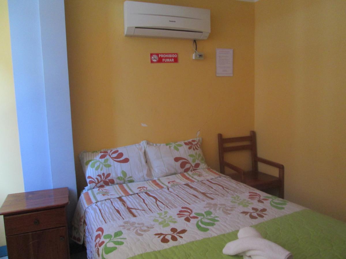 Hostal Leon Dormido Puerto Baquerizo Moreno Exterior photo
